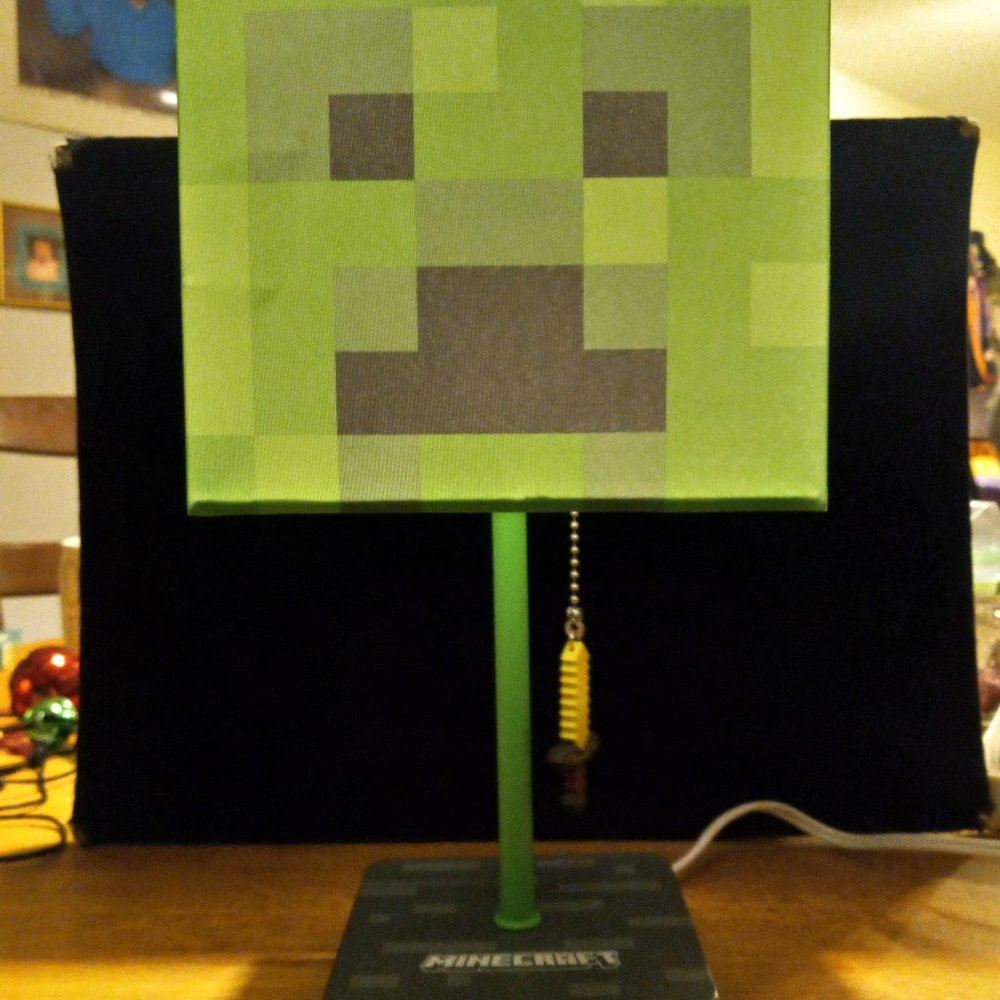 Minecraft 13.8" Creeper Table Lamp